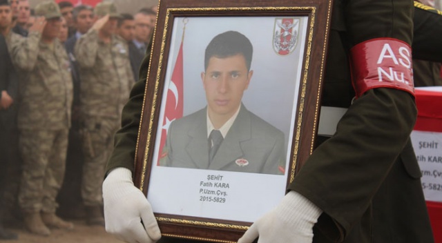 İdlib şehidi Uzman Çavuş Fatih Kara Iğdır'da son yolculuğuna uğurlandı İdlib şehidi Uzman Çavuş Fatih Kara Iğdır'da son yolculuğuna uğurlandı