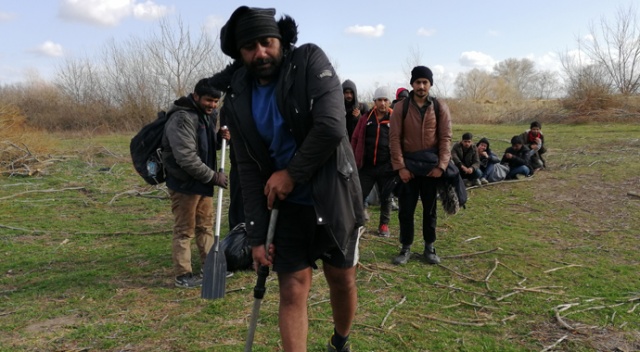 İnatçı göçmen 13&#039;üncü kez Yunanistan&#039;a gitmeyi deniyor