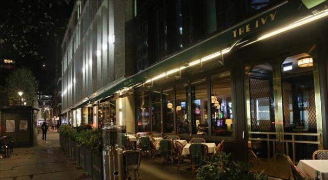 İngiltere’de restoran, bar, cafe, sinema ve tiyatroların kapatılmasına karar verildi İngiltere’de restoran, bar, cafe, sinema ve tiyatroların kapatılmasına karar verildi