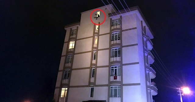 İntihara kalkışan genç, kendisini kurtaran polisi bıçakladı