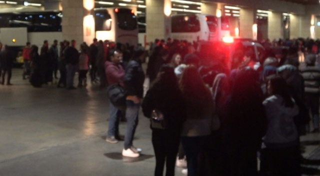İstanbul'da göçmenlerin gidişi gece saatlerinde de sürüyor İstanbul'da göçmenlerin gidişi gece saatlerinde de sürüyor