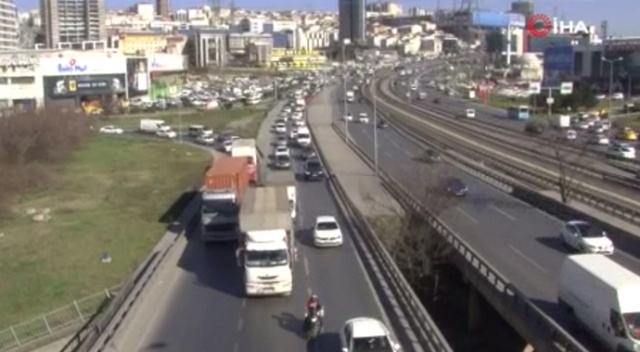 İstanbul'da 'koronavirüs tatili' trafiği İstanbul'da 'koronavirüs tatili' trafiği