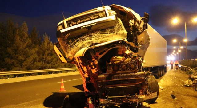 İzmir&#039;de feci kaza: 1 ölü, 1 yaralı
