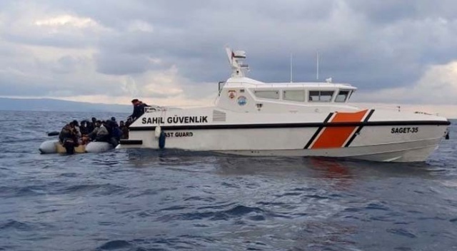İzmir’de Türk karasularına itilen 48 sığınmacı kurtarıldı İzmir’de Türk karasularına itilen 48 sığınmacı kurtarıldı