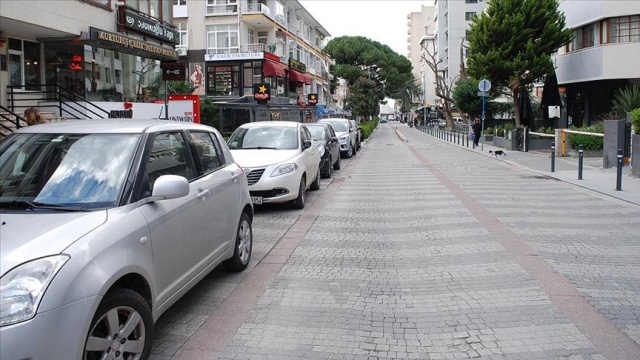 Kadıköy ve Üsküdar koronavirüs tedbirleri nedeniyle en sakin günlerini yaşıyor