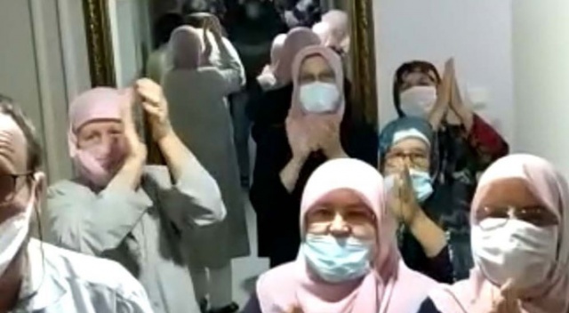 Karantinadaki umrecilerden sağlıkçılara alkışlı teşekkür