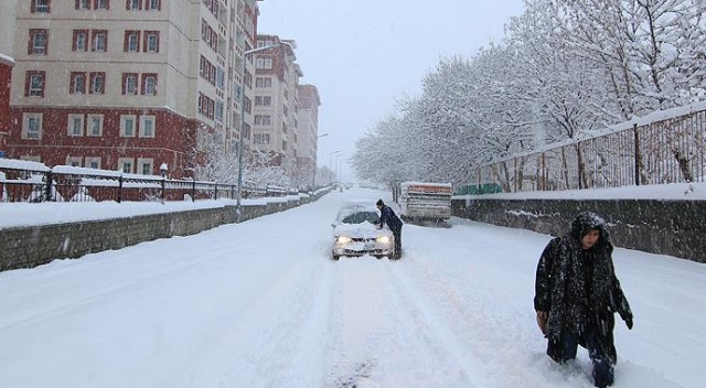 Karlıova'da üç aylık beyaz örtü kalkıyor Karlıova'da üç aylık beyaz örtü kalkıyor
