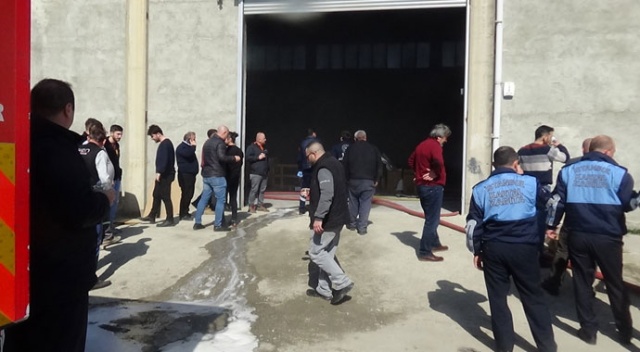 Kartal'da bir fabrikada yangın çıktı Kartal'da bir fabrikada yangın çıktı