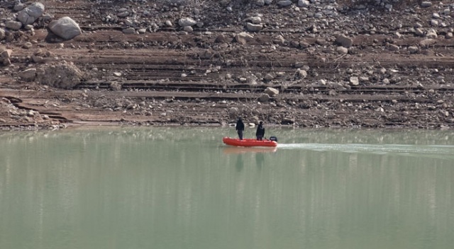 Kayıp Gülistan'ı arama çalışmalarında detaylı kıyı taraması başlatıldı Kayıp Gülistan'ı arama çalışmalarında detaylı kıyı taraması başlatıldı