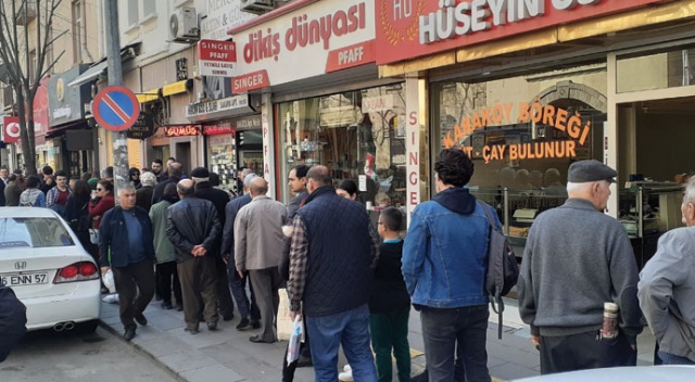Kolonya dükkanlarında korona virüsü yoğunluğu Kolonya dükkanlarında korona virüsü yoğunluğu