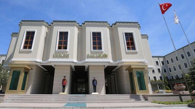 Koronavirüs nedeniyle faaliyetleri durdurulan işletmelerin kepenkleri açılmadı