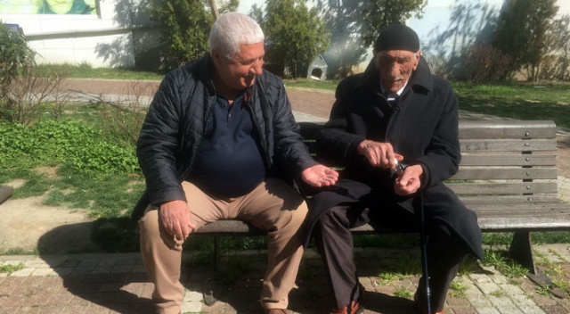 Koronavirüs uyarılarını dikkat almayan yaşlılar, açıklamalarıyla şaşırttı! Koronavirüs uyarılarını dikkat almayan yaşlılar, açıklamalarıyla şaşırttı!