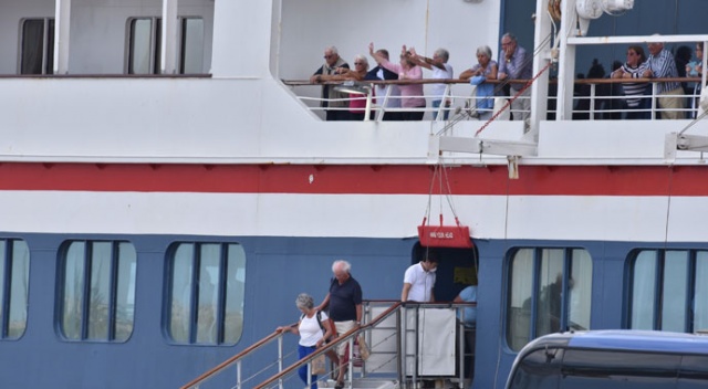 Koronavirüsün ortaya çıktığı ve ülkelerin almadığı gemi Küba’ya demir attı