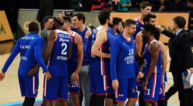 Lider Anadolu Efes'in konuğu Olympiakos Lider Anadolu Efes'in konuğu Olympiakos