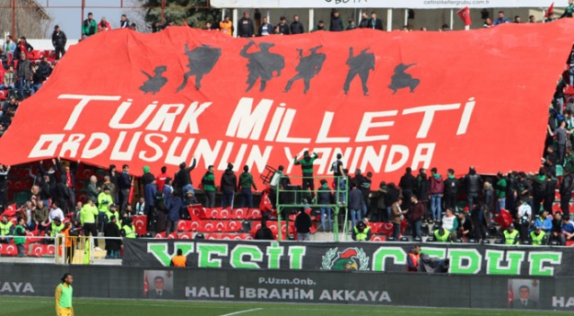 Maç öncesi 'İdlib Kahramanları' unutulmadı Maç öncesi 'İdlib Kahramanları' unutulmadı