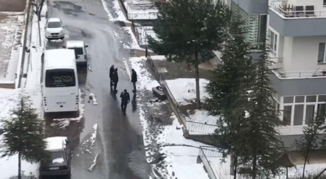 Mahalleye bırakılan tabut polisi harekete geçirdi Mahalleye bırakılan tabut polisi harekete geçirdi