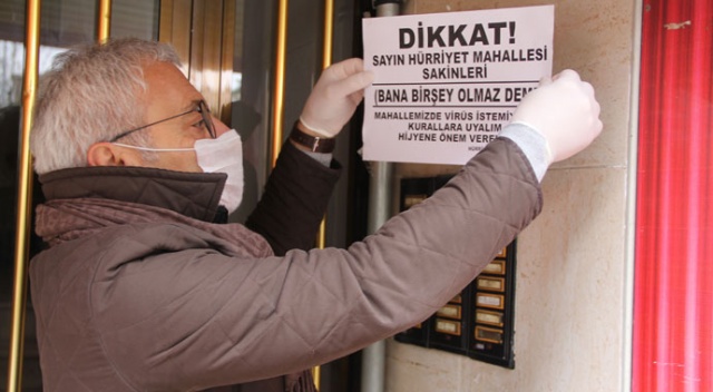 Mahalleyi virüsten korumak isteyen muhtardan 'Bana bir şey olmaz' afişleri Mahalleyi virüsten korumak isteyen muhtardan 'Bana bir şey olmaz' afişleri
