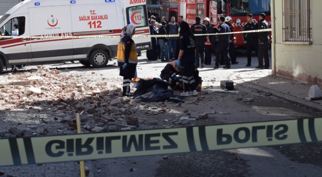 Malatya'da balkon duvarı çöktü: 1 ölü Malatya'da balkon duvarı çöktü: 1 ölü