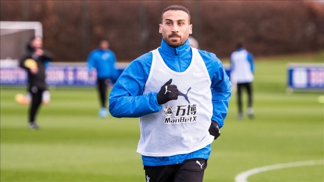 Milli futbolcu Cenk Tosun ön çapraz bağlarından ameliyat edilecek