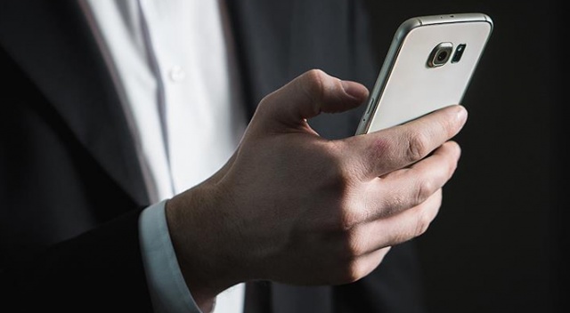 Milyonları ilgilendiren karar! İş yeri telefonuyla çok konuşan yandı Milyonları ilgilendiren karar! İş yeri telefonuyla çok konuşan yandı