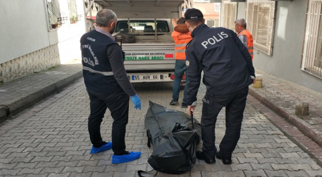 Misafir olduğu evin önünde cesedi bulunan şahsın öldürüldüğü ortaya çıktı Misafir olduğu evin önünde cesedi bulunan şahsın öldürüldüğü ortaya çıktı