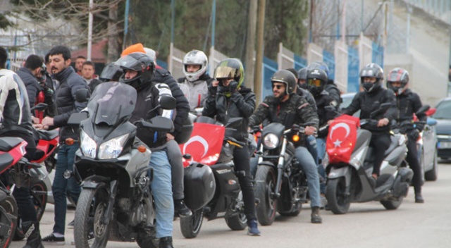 Motosiklet tutkunlarından konvoy, öğrencilerden şehitlere saygı yürüyüşü