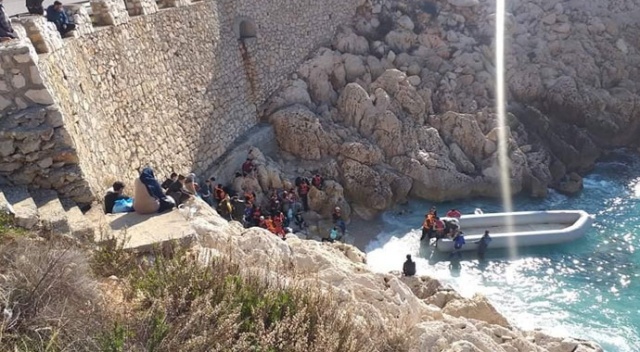Muğla&#039;da 150 göçmen botla Meis Adası’na geçti