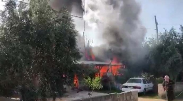 Müstakil ev alev topuna döndü, mahalleli panik yaşadı
