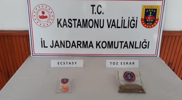 Otobüsteki yolcunun üzerinden 200 gram esrar çıktı Otobüsteki yolcunun üzerinden 200 gram esrar çıktı