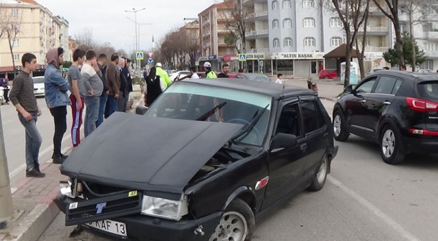 Otomobil karşı şeride böyle geçti Otomobil karşı şeride böyle geçti