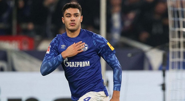 Ozan Kabak en az 9 hafta sahalardan uzak kalacak Ozan Kabak en az 9 hafta sahalardan uzak kalacak