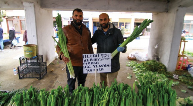 Pazarcılardan koronavirüse ilginç pankart Pazarcılardan koronavirüse ilginç pankart