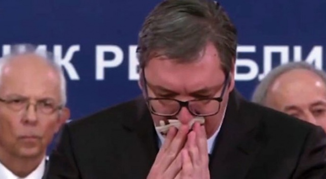 Sırbistan Cumhurbaşkanı Aleksandar Vucic, koronavirüs açıklaması yaparken öksürük krizine girdi Sırbistan Cumhurbaşkanı Aleksandar Vucic, koronavirüs açıklaması yaparken öksürük krizine girdi