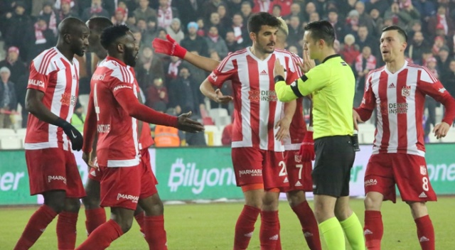 Sivasspor’da sarı alarmı! Sivasspor’da sarı alarmı!