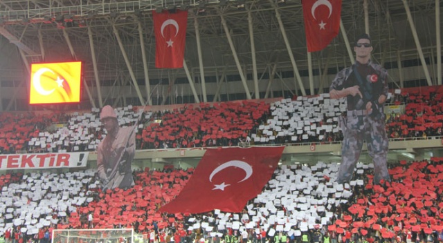 Sivasspor taraftarlarından müthiş koreografi Sivasspor taraftarlarından müthiş koreografi
