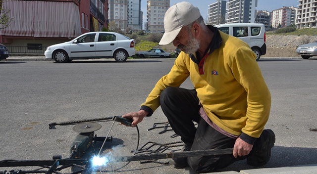 Sokak sokak geziyor! Hayatını 'kaynatarak' kazanıyor Sokak sokak geziyor! Hayatını 'kaynatarak' kazanıyor