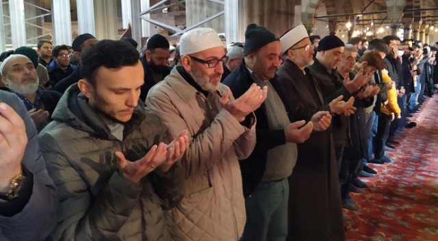 Sultanahmet Camii&#039;nde &#039;İdlib şehitleri&#039; için gıyabi cenaze namazı kılındı