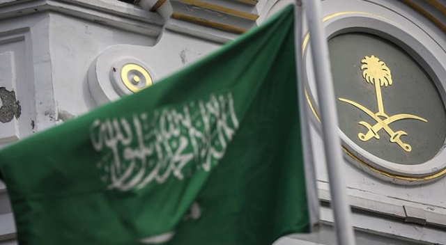Suudi Arabistan, 9 ülke ile uçak ve gemi seferlerini durdurdu