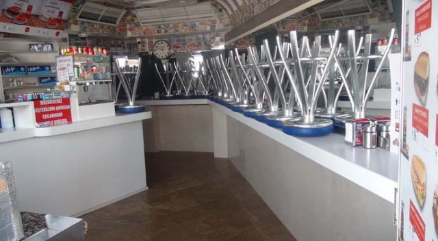 Taksim’de restoran ve lokanta esnafı kepenk kapattı Taksim’de restoran ve lokanta esnafı kepenk kapattı