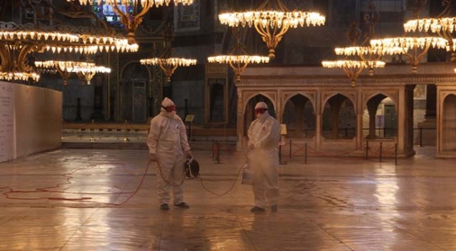 Tarihi Ayasofya Müzesi dezenfekte edildi Tarihi Ayasofya Müzesi dezenfekte edildi