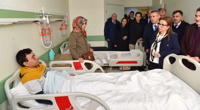 Ticaret Bakanı Pekcan, Doğubeyazıt’ta yaralıları ziyaret etti