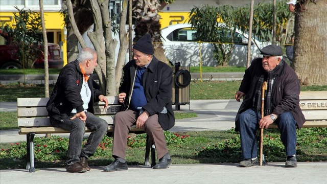 Türkiye'de yaşlı nüfus 5 yılda yüzde 21,9 arttı Türkiye'de yaşlı nüfus 5 yılda yüzde 21,9 arttı