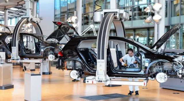 Volkswagen, Kovid-19 salgını nedeniyle Avrupa'da üretime ara verecek Volkswagen, Kovid-19 salgını nedeniyle Avrupa'da üretime ara verecek
