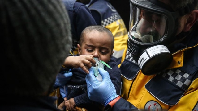 Yunan askerleri sığınmacılara gaz bombalarıyla müdahale etti Yunan askerleri sığınmacılara gaz bombalarıyla müdahale etti
