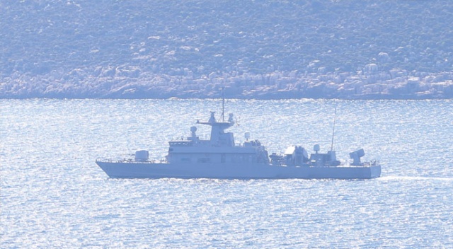 Yunan savaş gemisi Meis Adası önlerinde Yunan savaş gemisi Meis Adası önlerinde