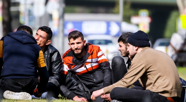 Yunanistan'a gitmek isteyen düzensiz göçmenlerin sınırdan geçişi sürüyor Yunanistan'a gitmek isteyen düzensiz göçmenlerin sınırdan geçişi sürüyor