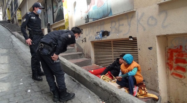 ‘Babam dilendiriyor’ diyen çocuklara polis yardım etti