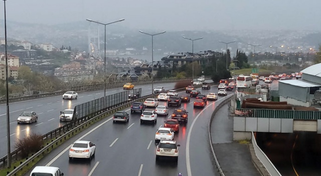 15 Temmuz Şehitler Köprüsü'ndeki trafik alışılan görüntülerine döndü 15 Temmuz Şehitler Köprüsü'ndeki trafik alışılan görüntülerine döndü