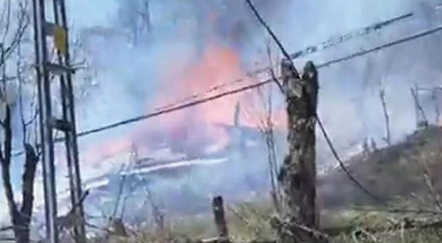 2 katlı ahşap ev küle döndü 2 katlı ahşap ev küle döndü