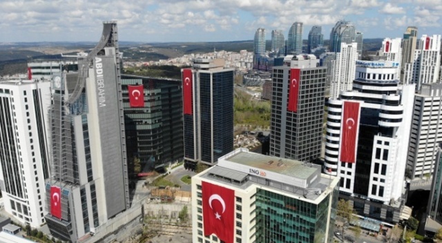 23 Nisan Çocuk Bayramı'nda gökdelenler Türk bayraklarıyla donatıldı 23 Nisan Çocuk Bayramı'nda gökdelenler Türk bayraklarıyla donatıldı